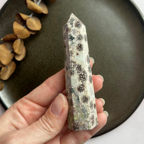 Grøn blomster agat krystaltårn (nr. 3)