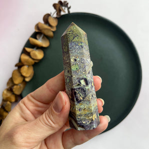 Breccia jaspis krystaltårn (nr. 3)