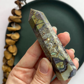 Breccia jaspis krystaltårn (nr. 3)