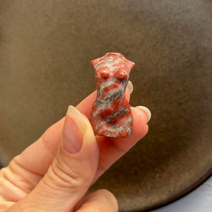 Rød jaspis kvindekrop