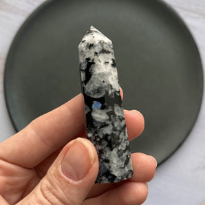 Regnbue månesten tårn (nr. 2)