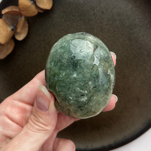 Prehnit palm stone (OUTLET)
