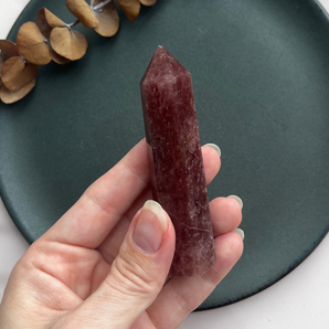 Jordbær kvarts krystaltårn (nr y) (OUTLET)