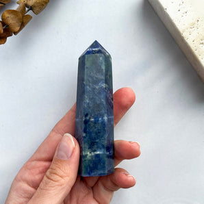 Sodalit krystaltårn (nr. 6)