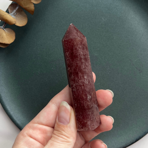 Jordbær kvarts krystaltårn (nr y) (OUTLET)