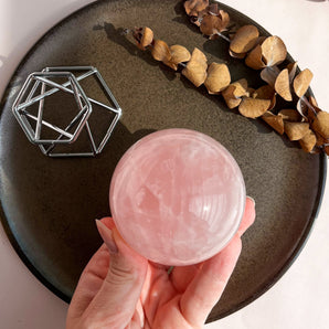 Rosakvarts krystalkugle (nr. 2)