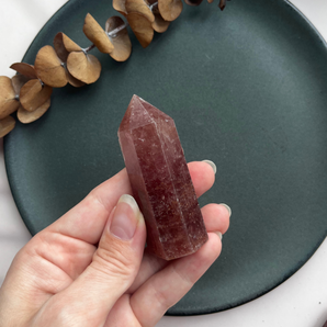 Jordbær kvarts krystaltårn (nr x) (OUTLET)