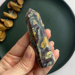 Breccia jaspis krystaltårn (nr. 2)